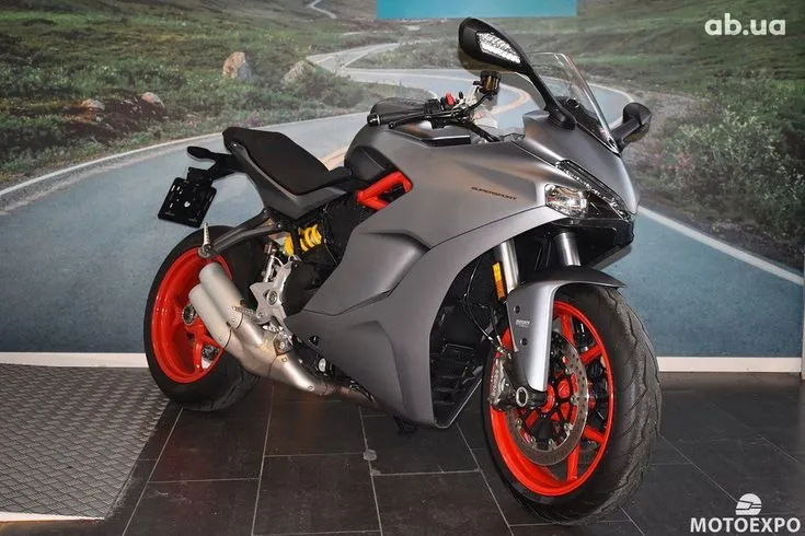 Ducati SuperSport Image 4